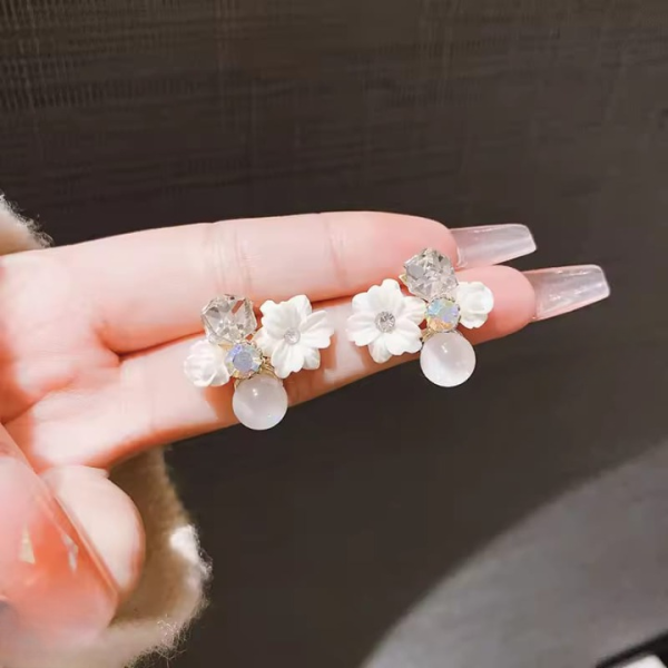 Flower Crystal Korean Earrings – Elegant Women’s Fashion Jewelry for Women and Girls in Multiple Colors (Black, Blue, Red, Yellow, Green, Sky Blue), Trendy Stylish Accessories for Parties & Gifts